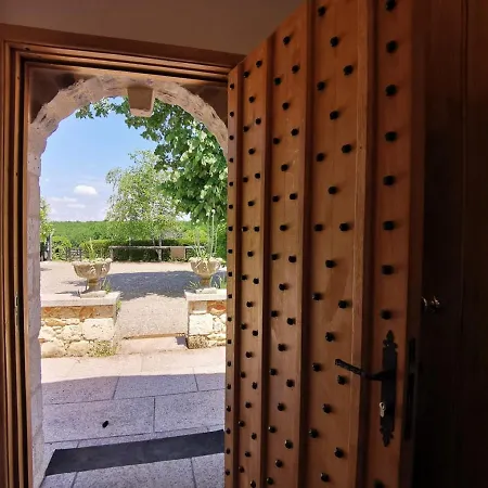 Les Grozilles Bed and Breakfast *